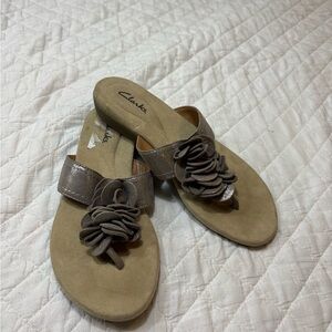 Clarks Women's Tan Slide Sandals with Floral Detail